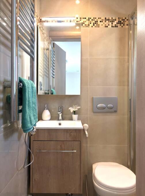 Apartment Emerald Mini Suite:your Deluxe In Kalamaria *