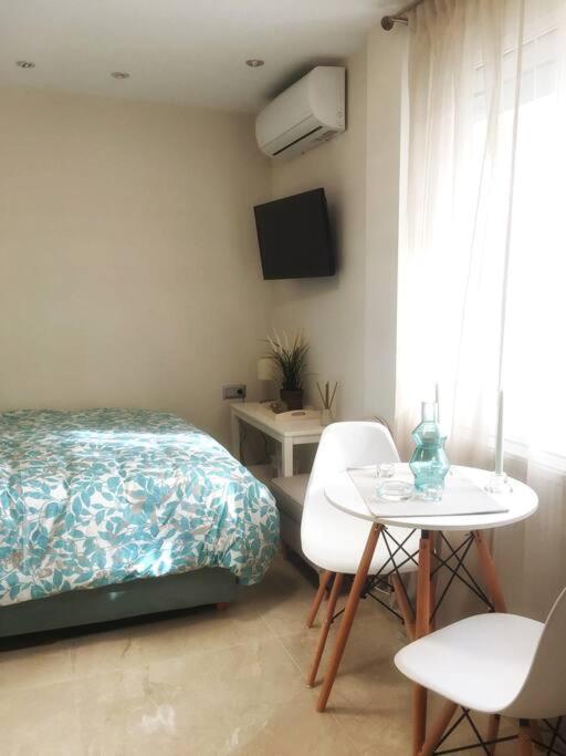 Emerald Mini Suite:your Deluxe In Kalamaria Apartment *