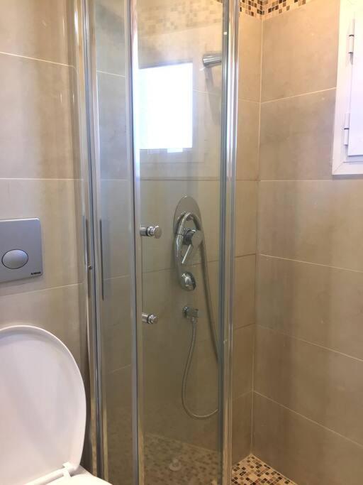 Emerald Mini Suite:your Deluxe In Kalamaria Apartment Thessaloniki