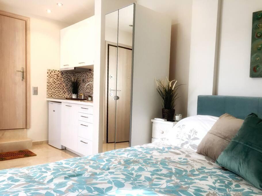 Emerald Mini Suite:your Deluxe In Kalamaria Apartment Thessaloniki